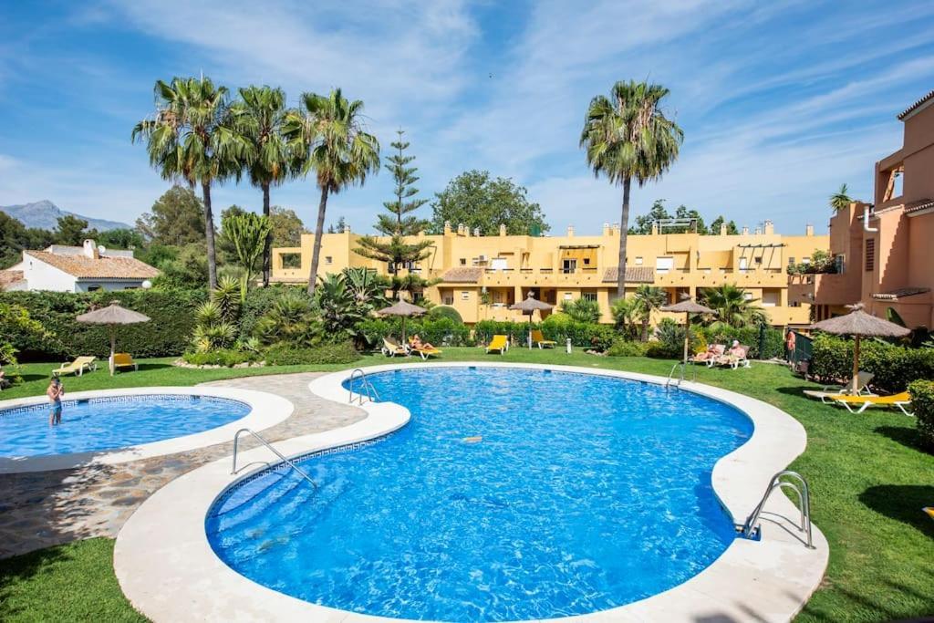 Apartamento En Marbella Guadalmina Primera Linea De Campo De Golf Los Cartujanos エクステリア 写真